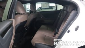 Lexus ES Luxury Plus 2026 года из Южной Кореи