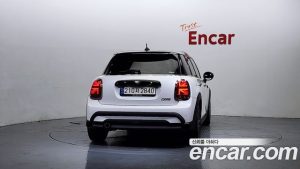 Mini Cooper 5Door CLASSIC 2024 года из Южной Кореи