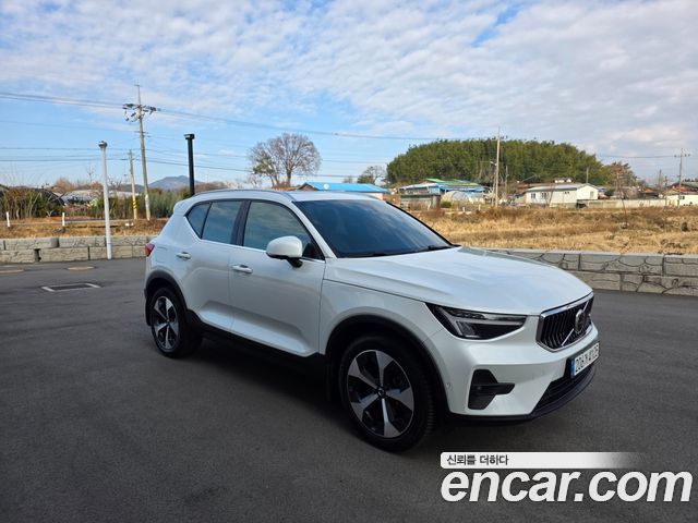 Volvo XC40 B4 ULTIMATE Bright 2023 года из Кореи