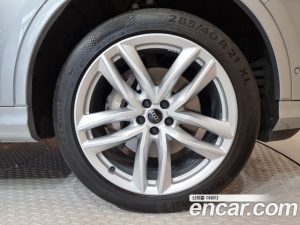 Audi Q7 45 TDI 4WD Premium 2023 года из Южной Кореи