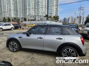 Mini Cooper 5Door CLASSIC 2024 года из Южной Кореи