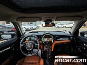 Mini Cooper 5Door CLASSIC 2024 года из Южной Кореи