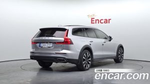 Volvo V60 B5 PRO AWD 2022 года из Южной Кореи