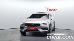Volvo V60 B5 PRO AWD 2022 года из Южной Кореи