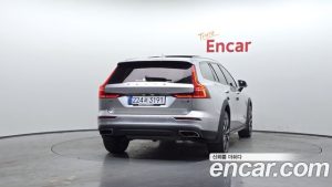 Volvo V60 B5 PRO AWD 2022 года из Южной Кореи