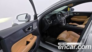 Volvo V60 B5 PRO AWD 2022 года из Южной Кореи