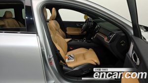 Volvo V60 B5 PRO AWD 2022 года из Южной Кореи