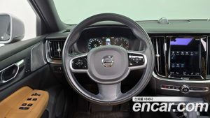 Volvo V60 B5 PRO AWD 2022 года из Южной Кореи