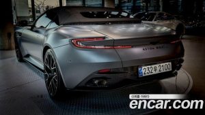 Astonmartin DB12 4.0 V8 Volante 2025 года из Южной Кореи