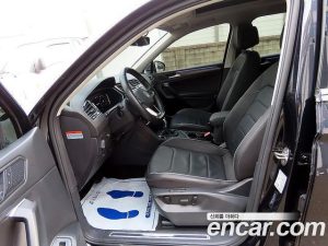 Volkswagen Tiguan 2.0 TSI Prestige 2023 года из Южной Кореи