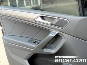 Volkswagen Tiguan 2.0 TSI Prestige 2023 года из Южной Кореи