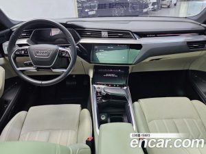 Audi e-tron 55 4WD 2023 года из Южной Кореи