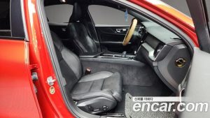 Volvo S60 B5 R- 2022 года из Южной Кореи