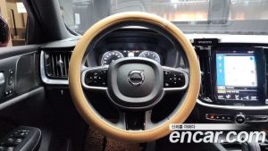 Volvo S60 B5 R- 2022 года из Южной Кореи