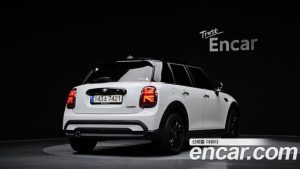 Mini Cooper 5Door CLASSIC 2024 года из Южной Кореи