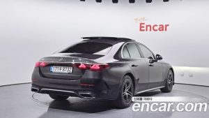 Mercedes-Benz E-Class E300 4MATIC AMG Line 2024 года из Южной Кореи