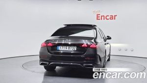 Mercedes-Benz E-Class E300 4MATIC AMG Line 2024 года из Южной Кореи