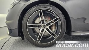 Mercedes-Benz E-Class E300 4MATIC AMG Line 2024 года из Южной Кореи