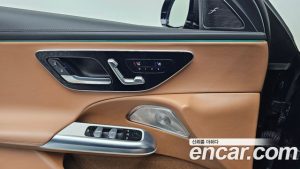 Mercedes-Benz E-Class E300 4MATIC AMG Line 2024 года из Южной Кореи