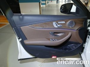 Mercedes-Benz E-Class E220d 4MATIC Exclusive 2023 года из Южной Кореи