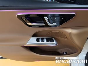 Mercedes-Benz E-Class E220d 4MATIC Exclusive 2024 года из Южной Кореи