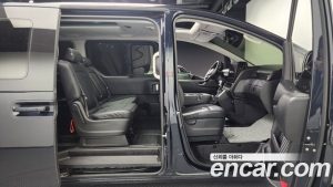 Hyundai Staria 4WD Tourer 11-Seater 2024 года из Южной Кореи