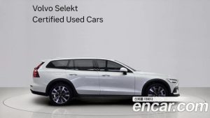Volvo V60 B5 ULTIMATE AWD 2023 года из Южной Кореи