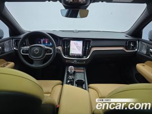 Volvo V60 B5 ULTIMATE AWD 2023 года из Южной Кореи