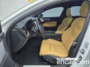 Volvo V60 B5 ULTIMATE AWD 2023 года из Южной Кореи