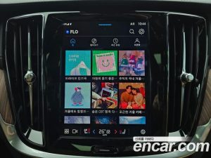 Volvo V60 B5 ULTIMATE AWD 2023 года из Южной Кореи