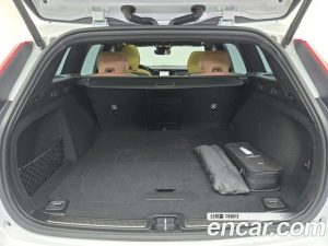 Volvo V60 B5 ULTIMATE AWD 2023 года из Южной Кореи