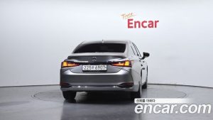 Lexus ES Luxury Plus 2023 года из Южной Кореи