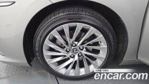 Lexus ES Luxury Plus 2023 года из Южной Кореи