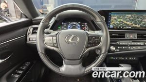 Lexus ES Luxury Plus 2023 года из Южной Кореи