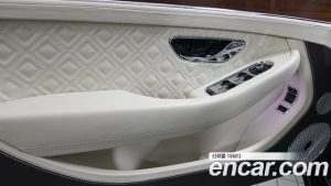 Bentley Continental 4.0 GT Azure 2023 года из Южной Кореи