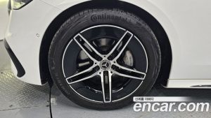 Mercedes-Benz E-Class E300 4MATIC AMG Line 2024 года из Южной Кореи