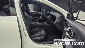 Mercedes-Benz E-Class E300 4MATIC AMG Line 2024 года из Южной Кореи