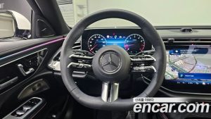 Mercedes-Benz E-Class E300 4MATIC AMG Line 2024 года из Южной Кореи