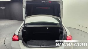 Mercedes-Benz E-Class E300 4MATIC AMG Line 2024 года из Южной Кореи