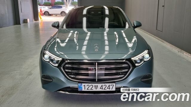 Mercedes-Benz E-Class E300 4MATIC Exclusive 2024 года из Кореи