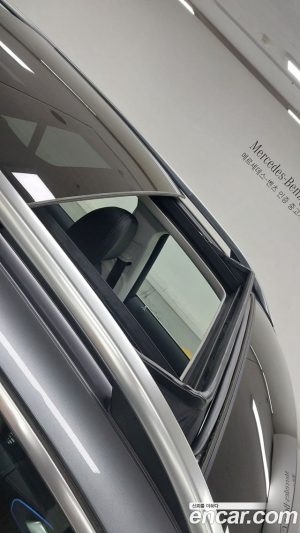 Mercedes-Benz GLE-Class GLE300d 4MATIC 2025 года из Южной Кореи