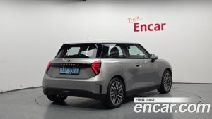 Mini Cooper SE CLASSIC 2024 года из Южной Кореи