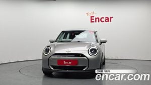 Mini Cooper SE CLASSIC 2024 года из Южной Кореи