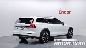 Volvo V60 B5 ULTIMATE AWD 2025 года из Южной Кореи