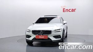 Volvo V60 B5 ULTIMATE AWD 2025 года из Южной Кореи