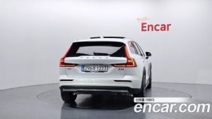 Volvo V60 B5 ULTIMATE AWD 2025 года из Южной Кореи