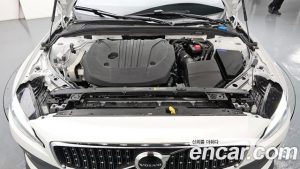 Volvo V60 B5 ULTIMATE AWD 2025 года из Южной Кореи