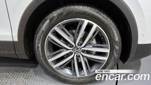 Volkswagen Tiguan 2.0 TDI Prestige 2023 года из Южной Кореи