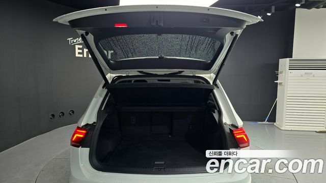 41217241_024.jpg Volkswagen Tiguan 2.0 TDI Prestige 2023 года из Южной Кореи