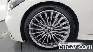 Mercedes-Benz C-Class C300 4MATIC AMG Line 2023 года из Южной Кореи